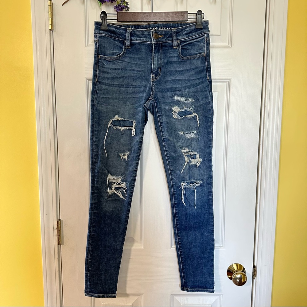 American Eagle Women's Blue Distressed Jeans